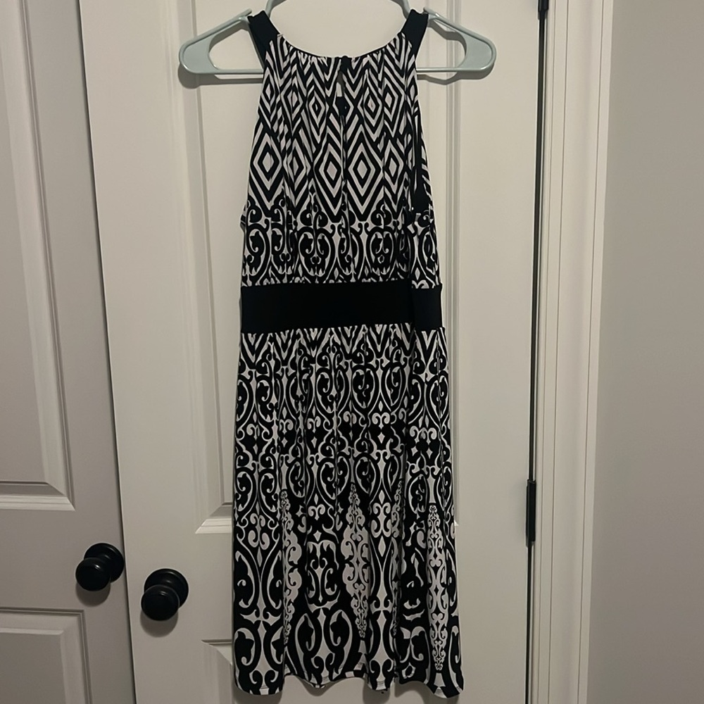White House Black Market size Small w keyhole in front & back damask timeless - Picture 2 of 8